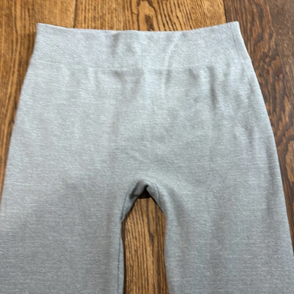 Streetwear Society Gray Fleece Lined Seamless Leggings Soft and Versatile - Picture 2 of 3
